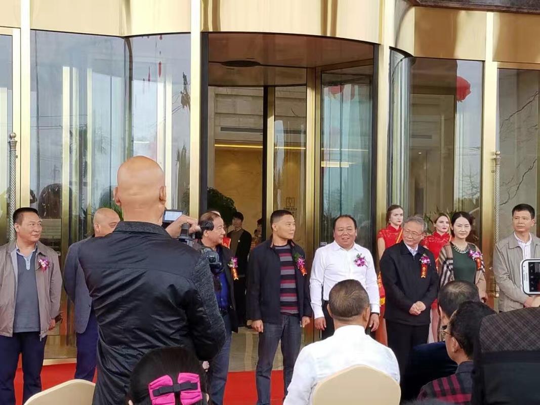 洪湖國際大酒店全部玻璃由明鴻玻璃提供
