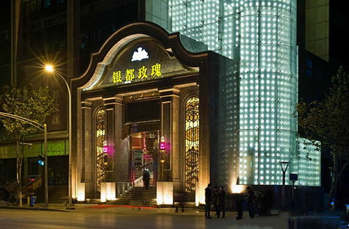 銀都玫瑰夜總會的玻璃由明鴻提供