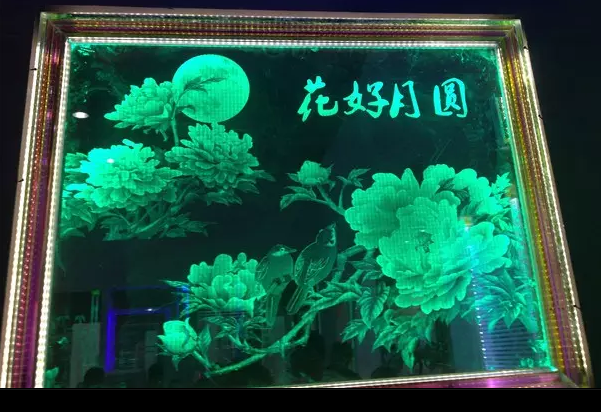 內(nèi)雕變光玻璃
