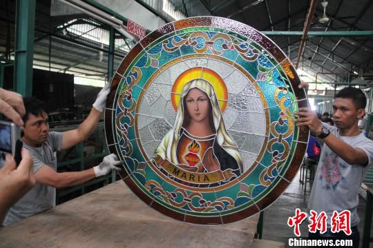 葉晟源的藝術(shù)玻璃作品圣母瑪麗亞 葉晟源的藝術(shù)玻璃作品圣母瑪麗亞